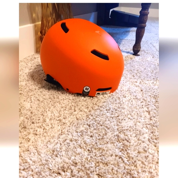 Kids Youth Giro Crue Helmet - Picture 1 of 8